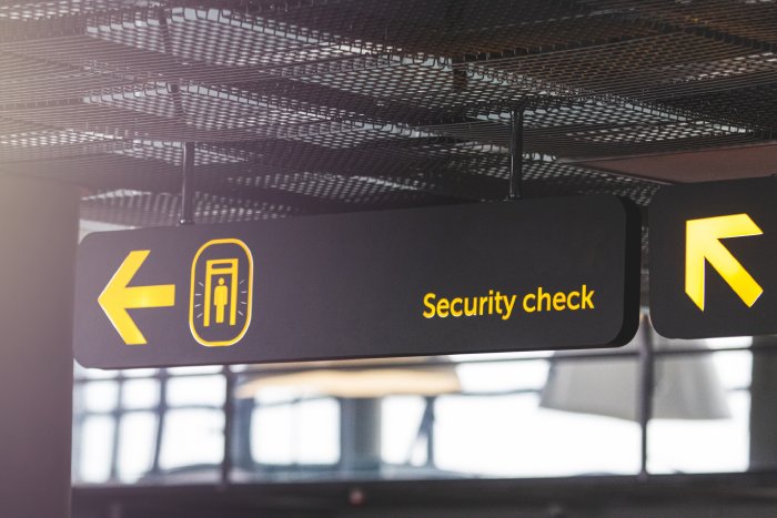 A security checkpoint sign at an airport.