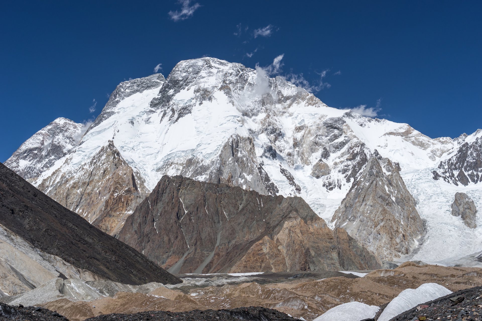 What Do the Broad Peak and Castle Peak Disasters Teach Us About Avalanche Survival?
