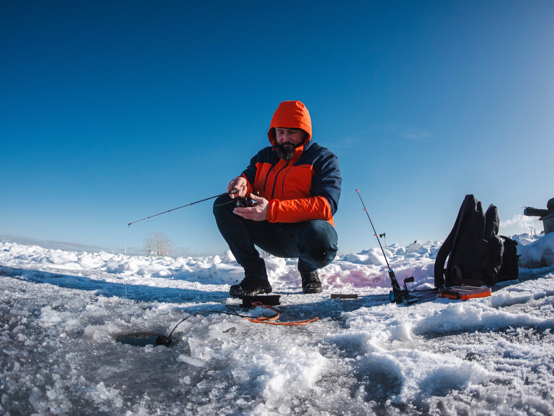¿Dónde se practica mejor la pesca en hielo y la pesca con mosca en invierno?