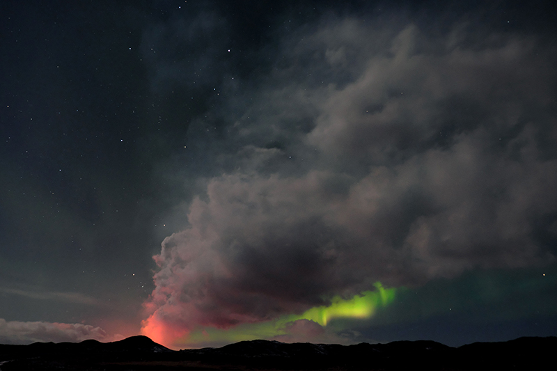 Intersection-of-Volcanic-Eruption-&-Northern-Lights-©-Polly-Ambermoon_1_Global-Rescue-photo-contest_2021